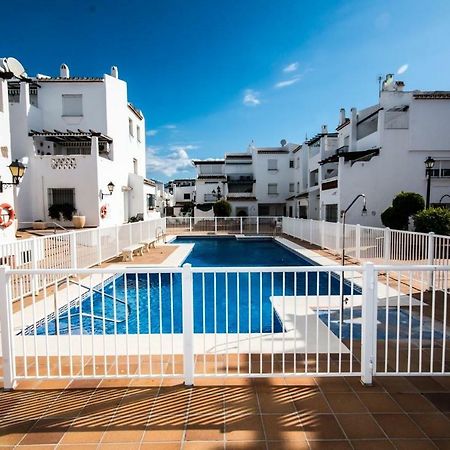 Puerto De La Duquesa Beach Apartment Castillo de Sabinillas Bagian luar foto