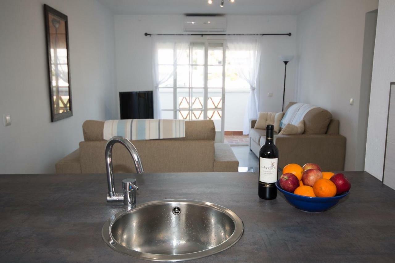 Puerto De La Duquesa Beach Apartment Castillo de Sabinillas Bagian luar foto