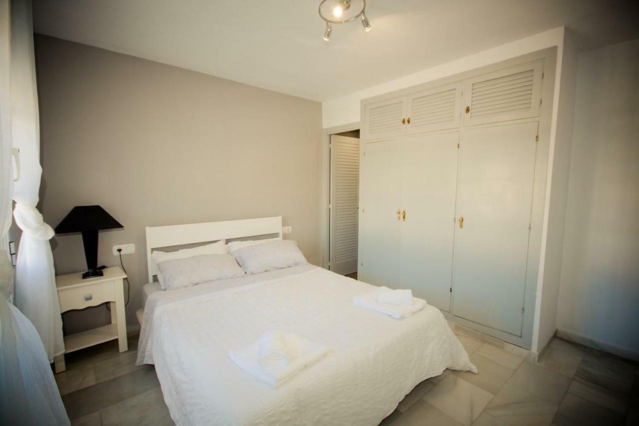 Puerto De La Duquesa Beach Apartment Castillo de Sabinillas Bagian luar foto