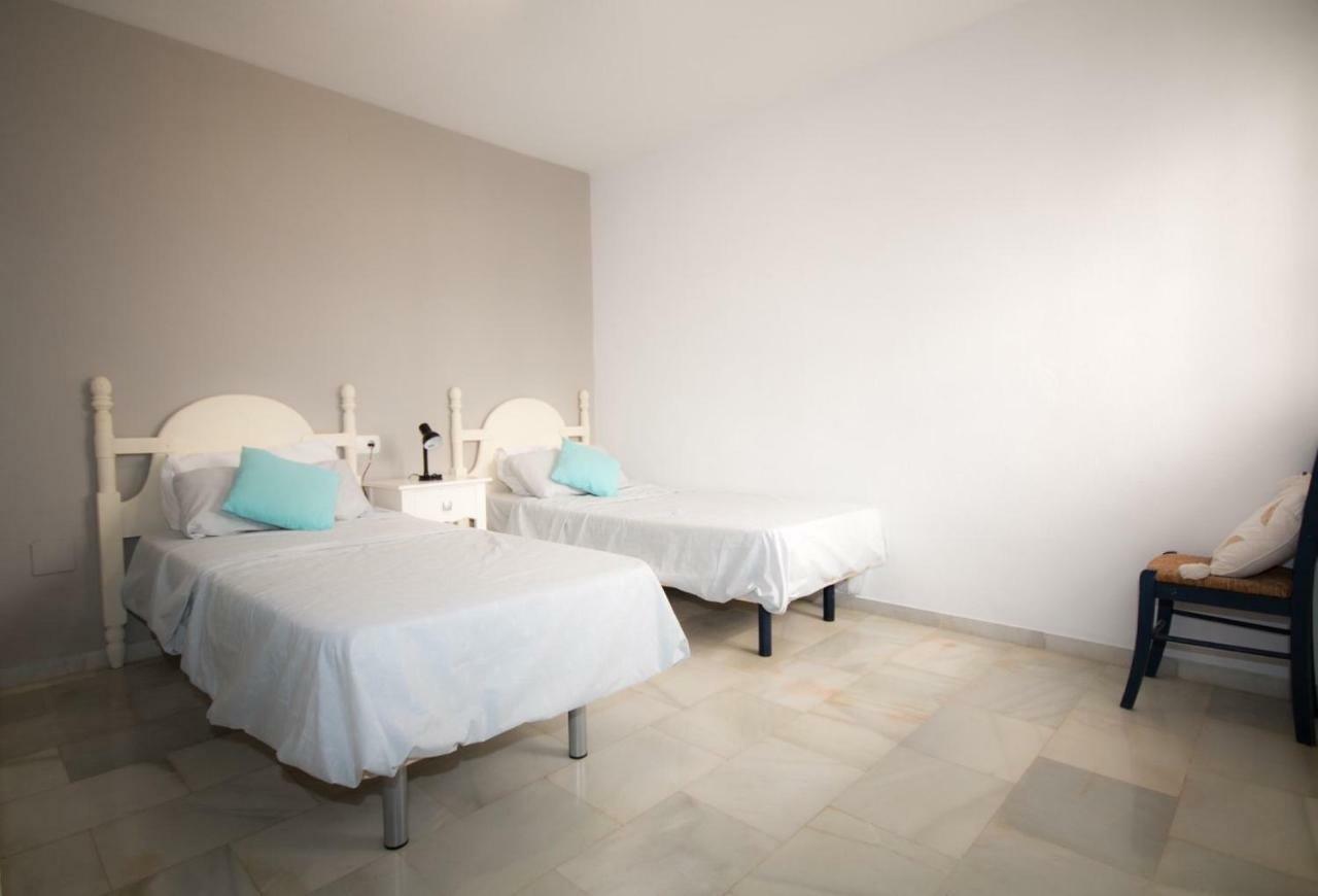 Puerto De La Duquesa Beach Apartment Castillo de Sabinillas Bagian luar foto