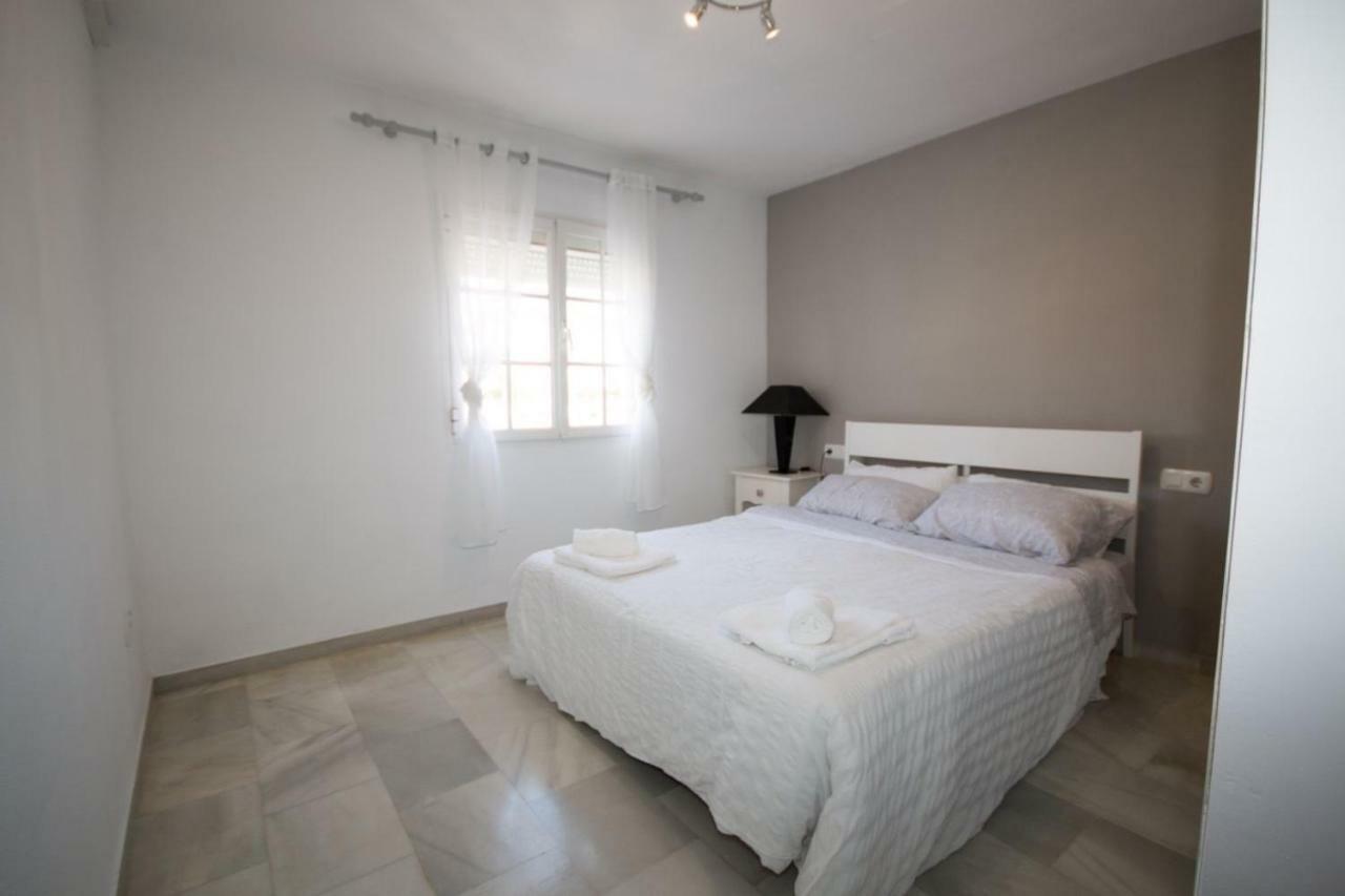 Puerto De La Duquesa Beach Apartment Castillo de Sabinillas Bagian luar foto