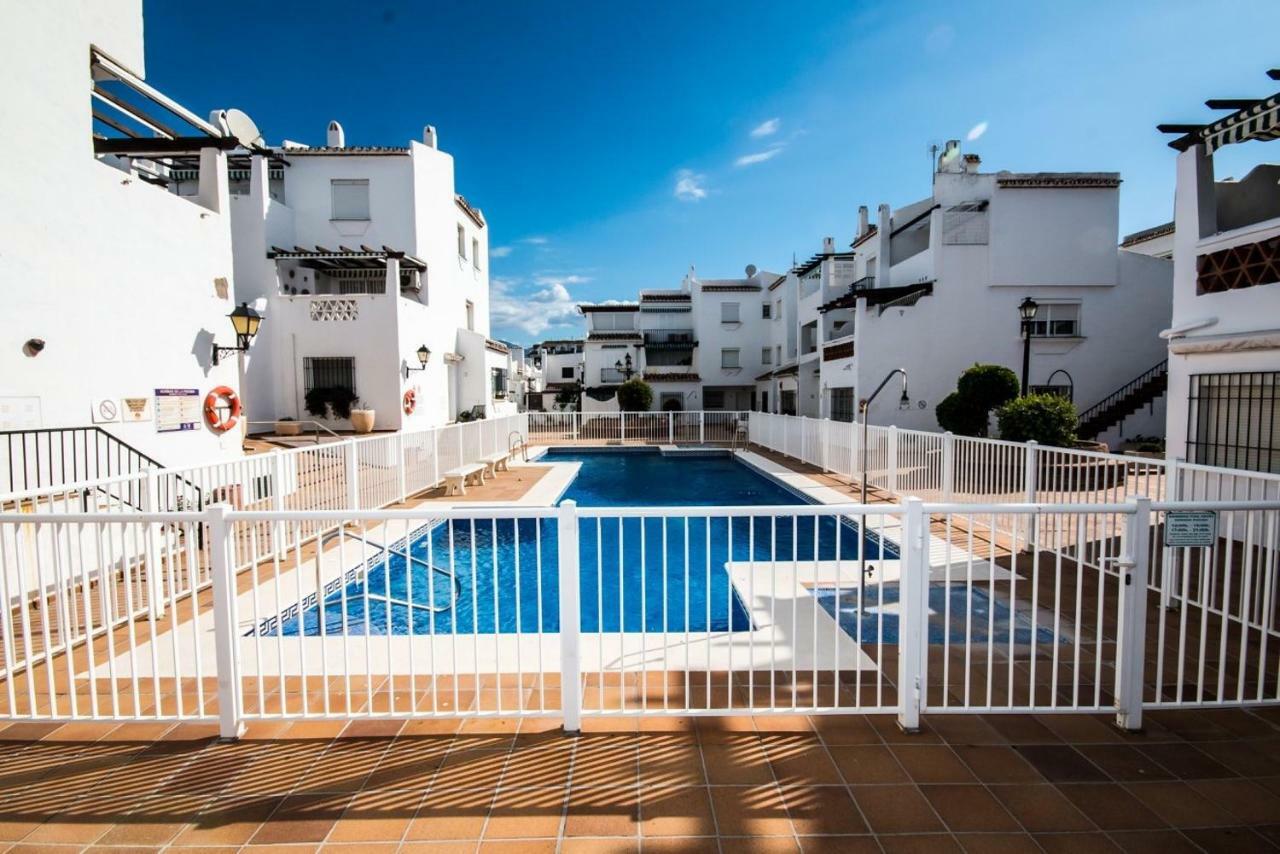 Puerto De La Duquesa Beach Apartment Castillo de Sabinillas Bagian luar foto