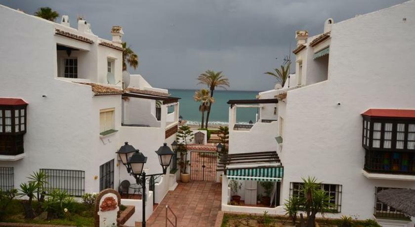 Puerto De La Duquesa Beach Apartment Castillo de Sabinillas Bagian luar foto