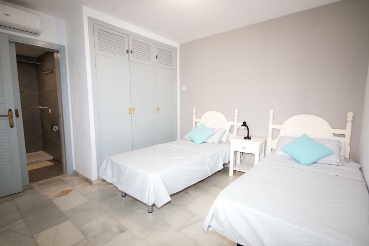 Puerto De La Duquesa Beach Apartment Castillo de Sabinillas Bagian luar foto