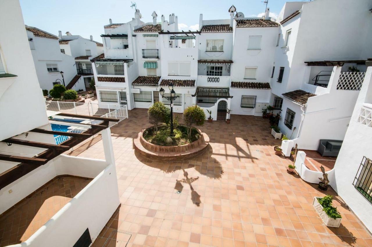 Puerto De La Duquesa Beach Apartment Castillo de Sabinillas Bagian luar foto