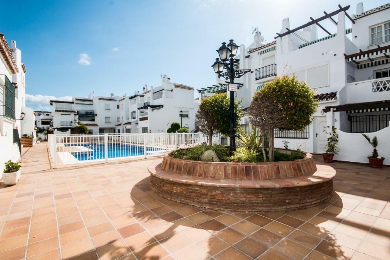 Puerto De La Duquesa Beach Apartment Castillo de Sabinillas Bagian luar foto